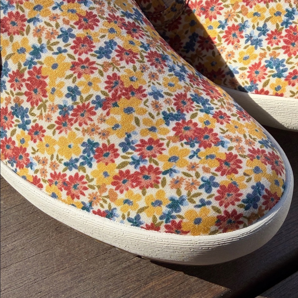 NWT: Taos Floral Slip-Ons - Picture 6 of 6